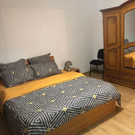 Studio In Крайова Екстер'єр фото